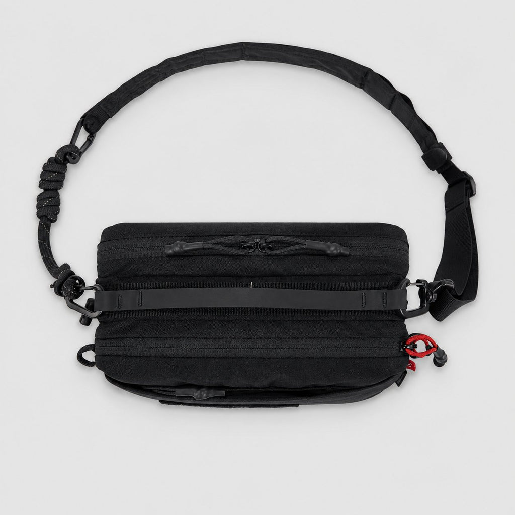 Magecko Magnetic Gym Bag B03 | Hidden Bottle Compartment & Crossbody Carry