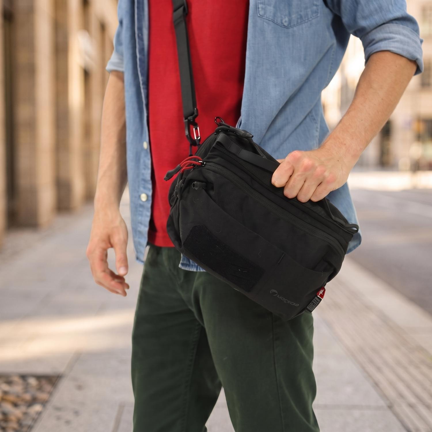 Magecko Magnetic Gym Bag B03 | Hidden Bottle Compartment & Crossbody Carry