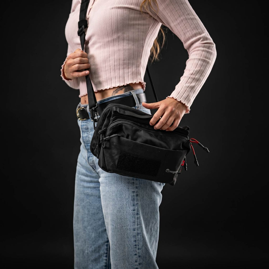 Magecko Magnetic Gym Bag B03 | Hidden Bottle Compartment & Crossbody Carry